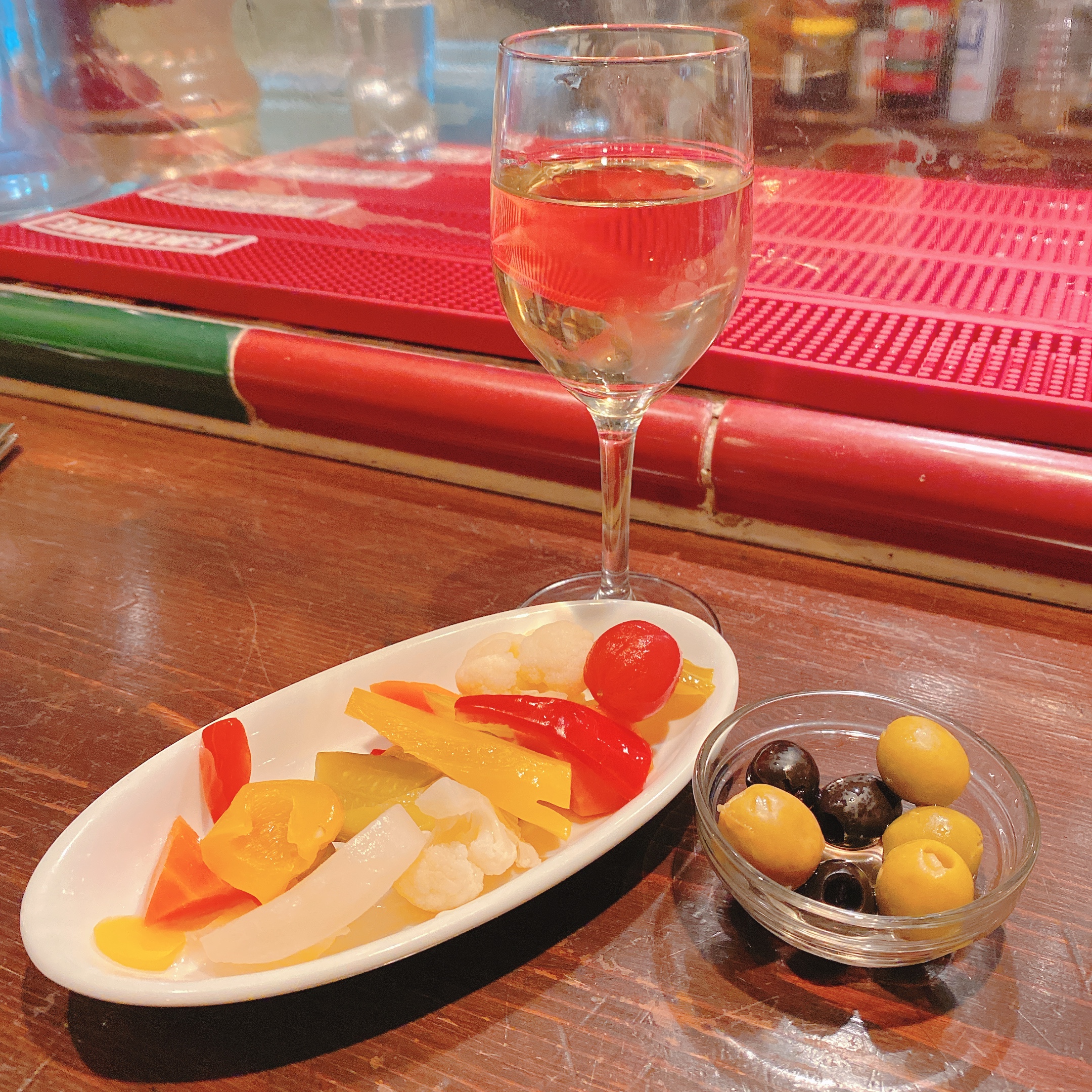 【ディナー】栄で新鮮な牡蠣と白ワイン