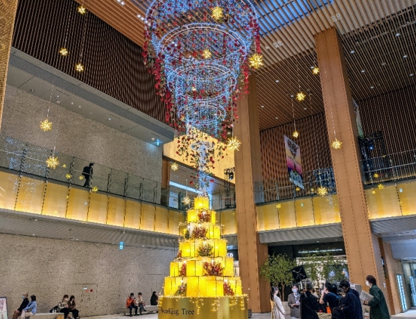 KITTE名古屋のクリスマスツリー、音と光のショーが素敵〜フラワリングツリー