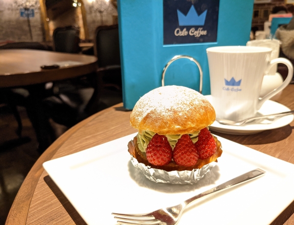 ピスタチオと苺のセムラ
