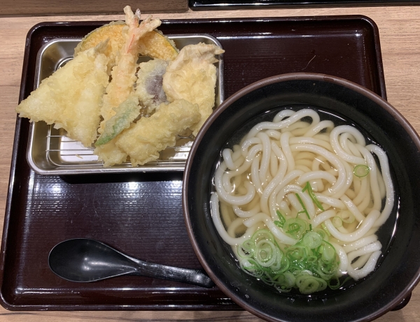 名古屋で博多うどんとサクサク天ぷら
