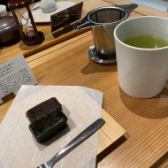 きっとお茶の魅力にハマる！緑茶と和菓子の専門店。