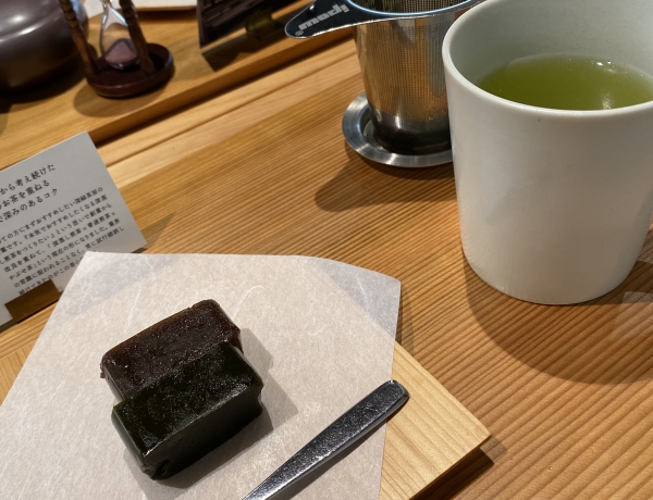 きっとお茶の魅力にハマる！緑茶と和菓子の専門店。