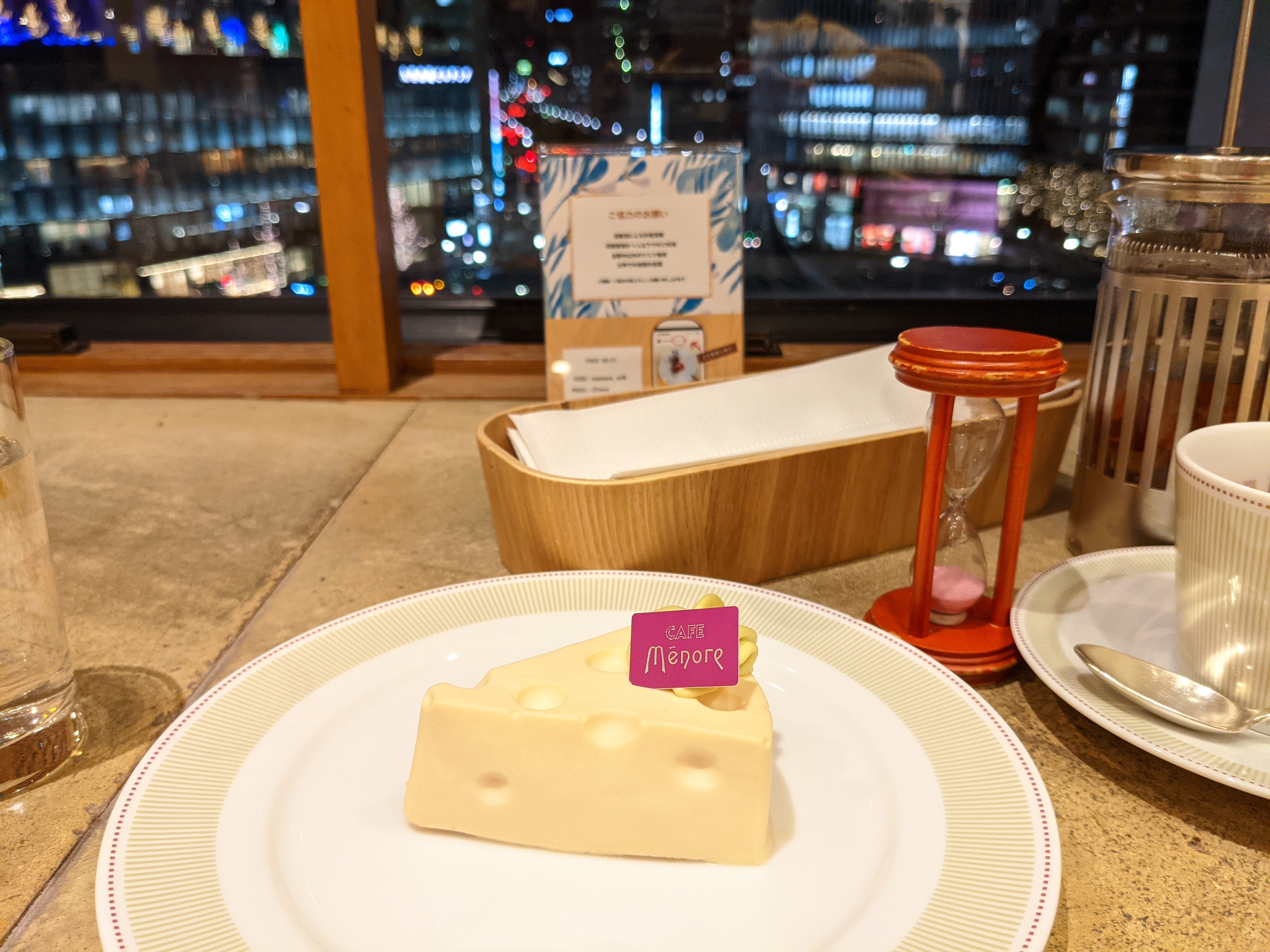 駅前景色をながめながら…カフェメノレ