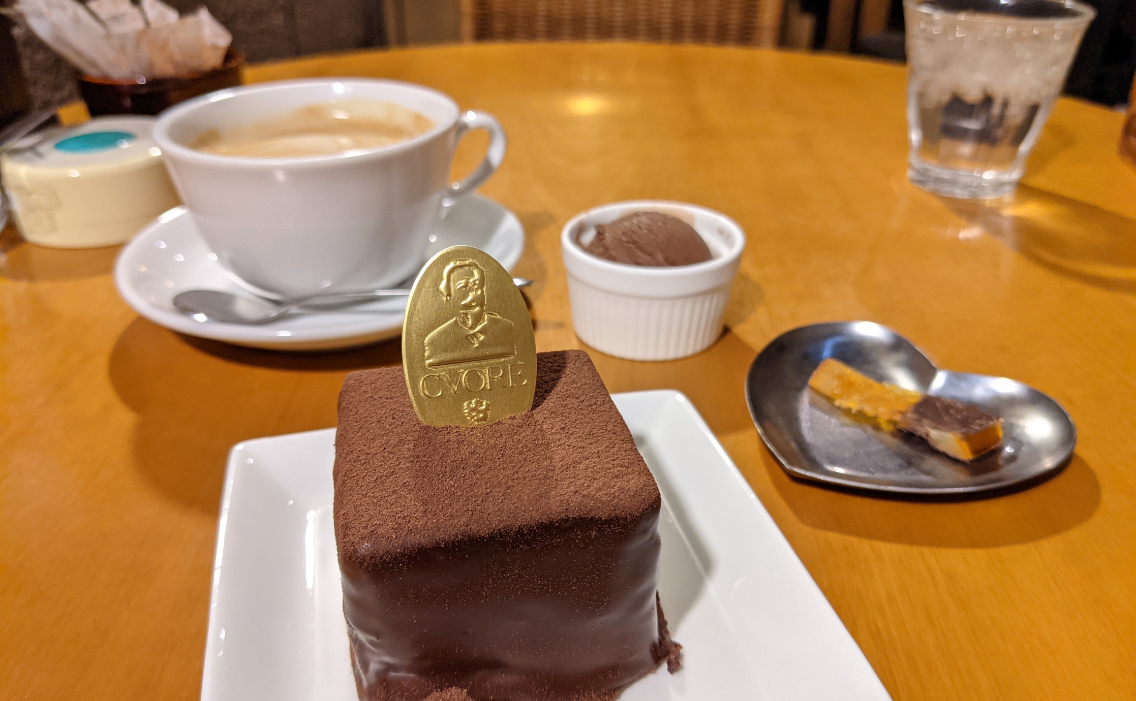 チョコレートカフェでショコラータ