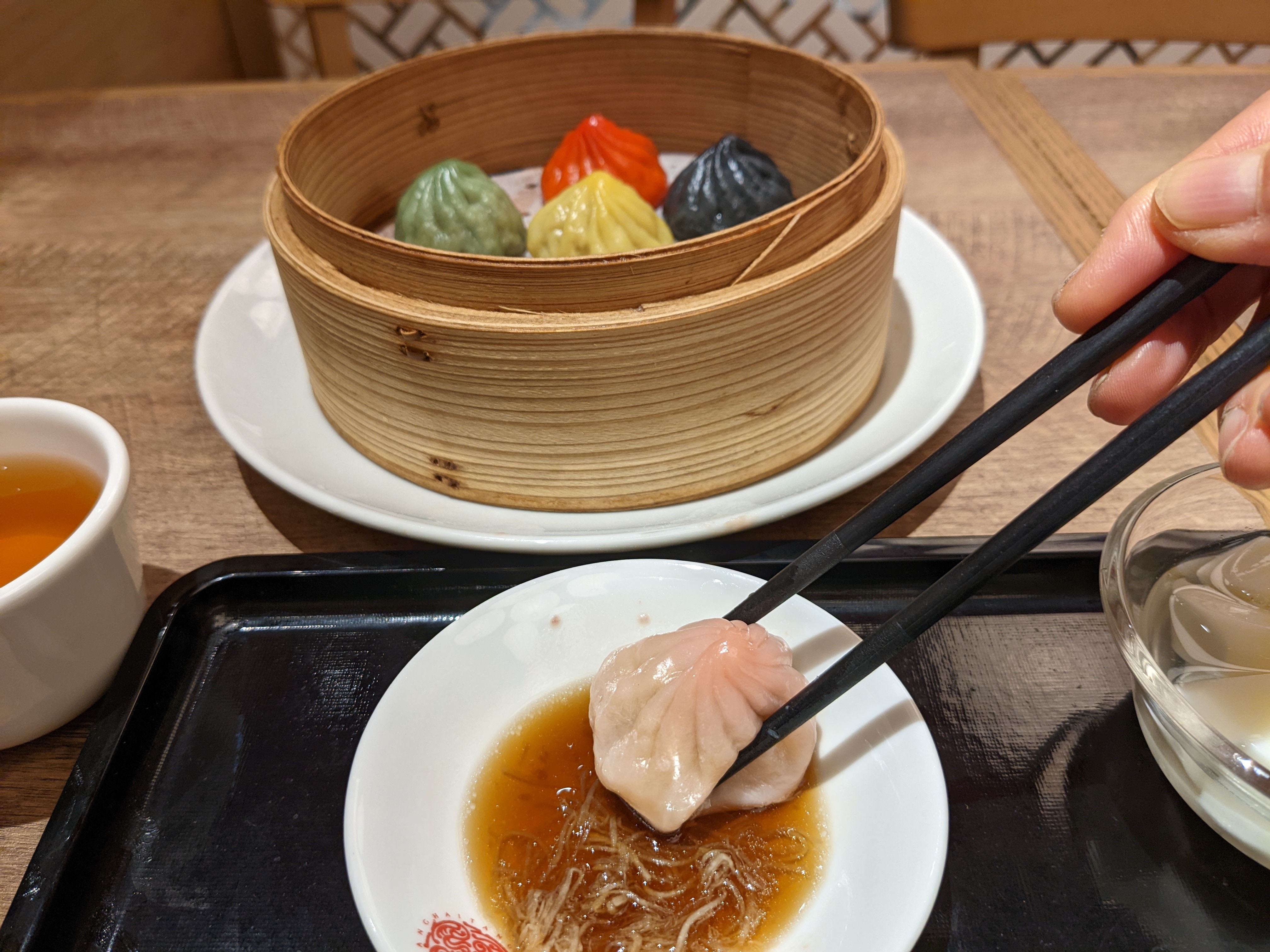 上海湯包小館で6色の小籠包