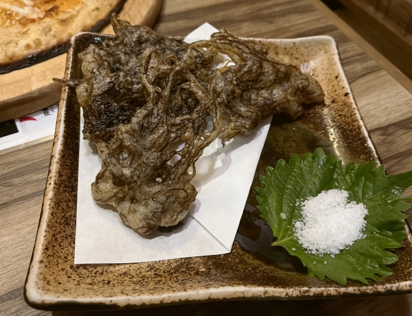 沖縄料理屋さんのもずく天ぷら