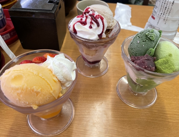 スシローの大きなパフェ