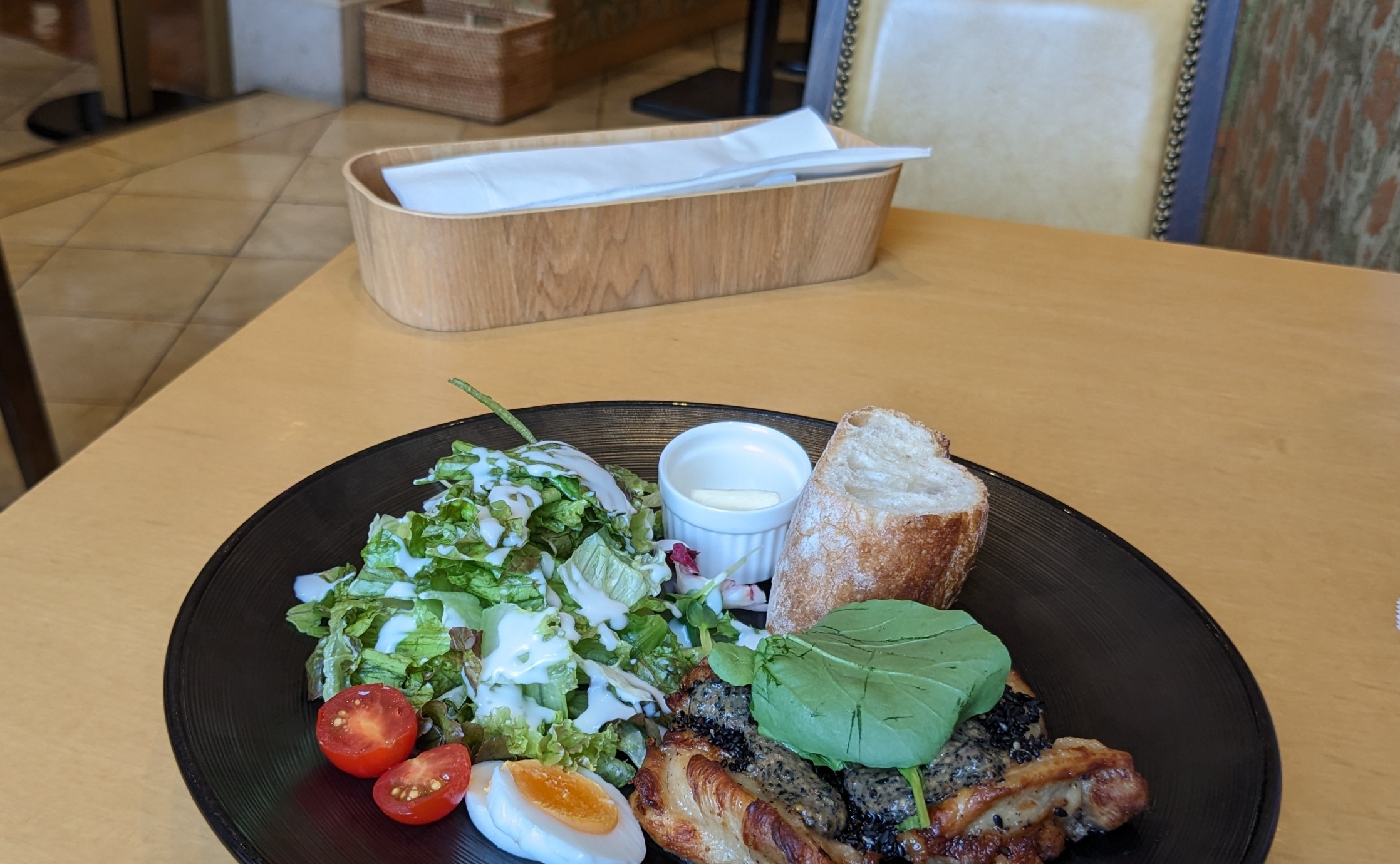 カフェメノレでサラダランチ＆スイーツ