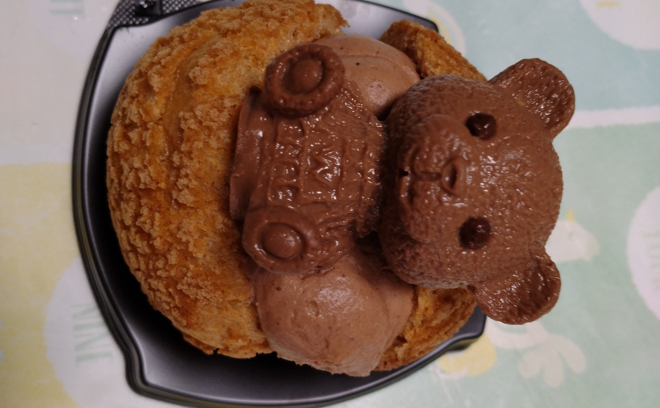 シュークリームにクマが乗ってる｜Alcocca名古屋 愛知 （アルコッカ
